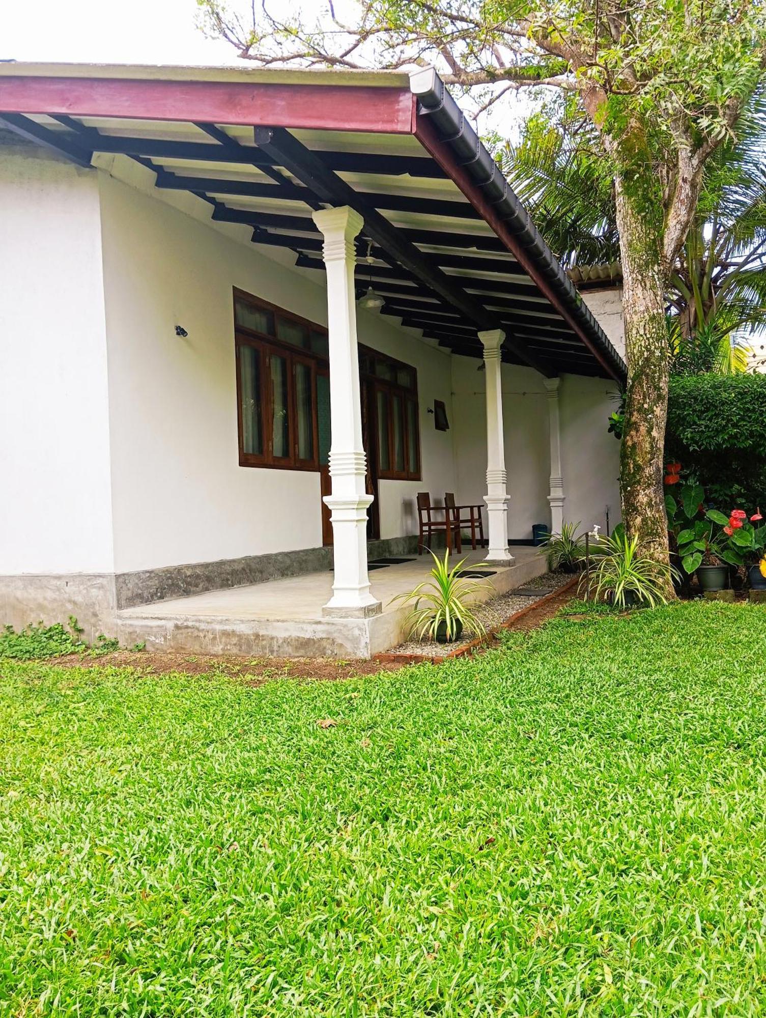 Waves Hotel Hikkaduwa Exterior photo